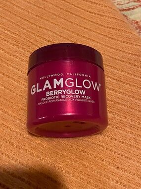 GLAMGLOW BerryGlow Probiotic Recovery Mask - Fuchsia Jar